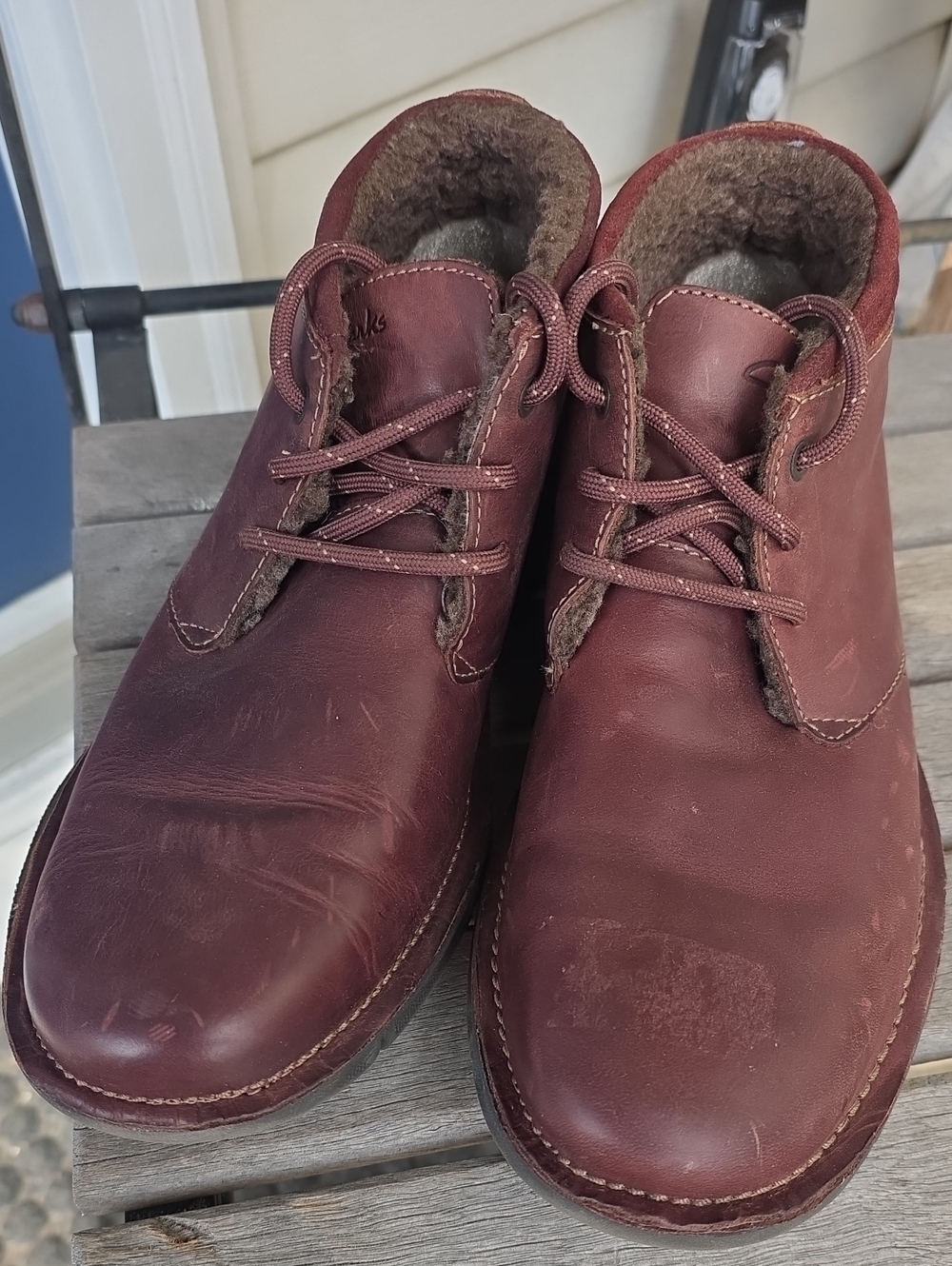 Clarks Men's Burgundy Distressed Leather Lace-Up Casual Boots - Size 8.5